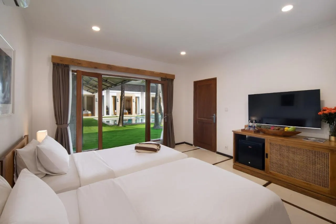 Big & Private 9 Bed, 9 Bath, Viola Villa, Pool, Best Location Seminyak  0*, Seminyak (Bali)