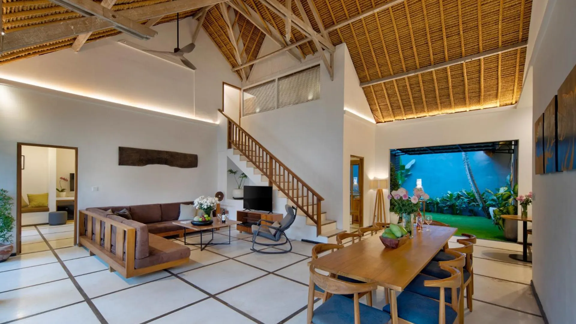 Big & Private 9 Bed, 9 Bath, Viola Villa, Pool, Best Location Seminyak  Seminyak (Bali)