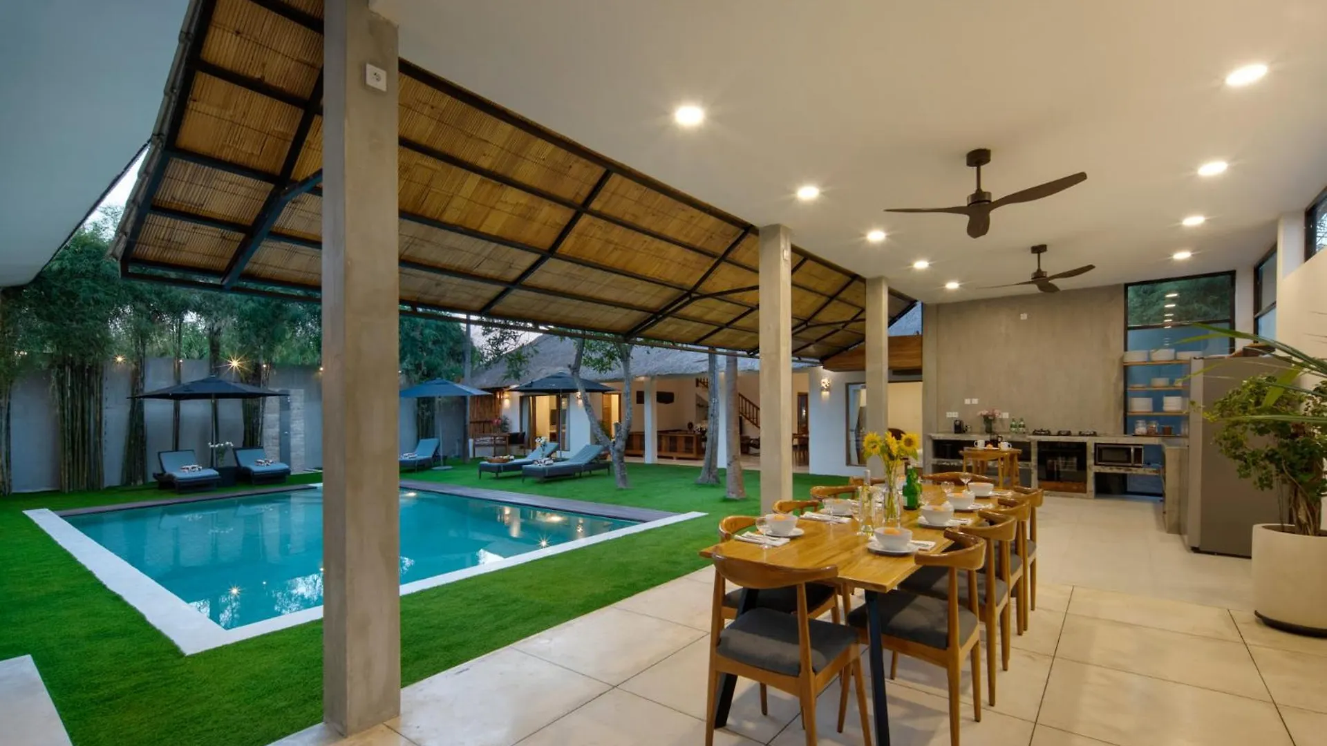 Villa Big & Private 9 Bed, 9 Bath, Viola Villa, Pool, Best Location Seminyak