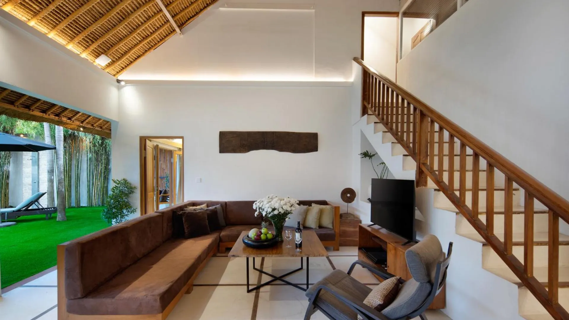Big & Private 9 Bed, 9 Bath, Viola Villa, Pool, Best Location Seminyak