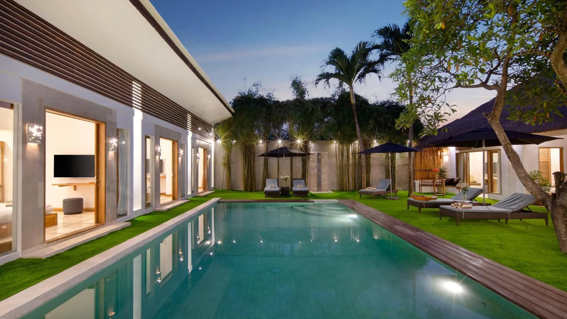 Big & Private 9 Bed, 9 Bath, Viola Villa, Pool, Best Location Seminyak  0*, Seminyak (Bali)