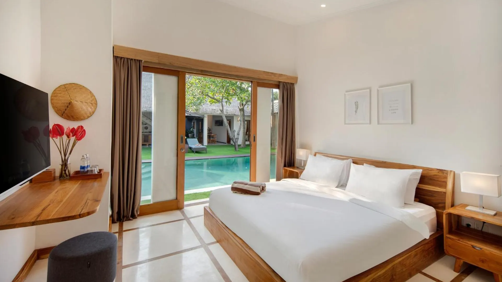 Villa Big & Private 9 Bed, 9 Bath, Viola Villa, Pool, Best Location Seminyak