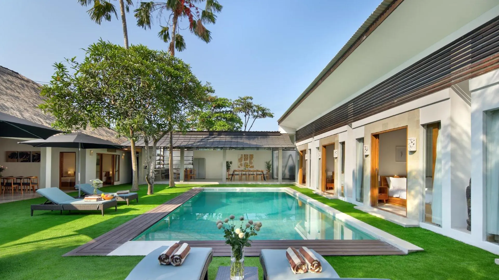 Big & Private 9 Bed, 9 Bath, Viola Villa, Pool, Best Location Seminyak  Seminyak (Bali)