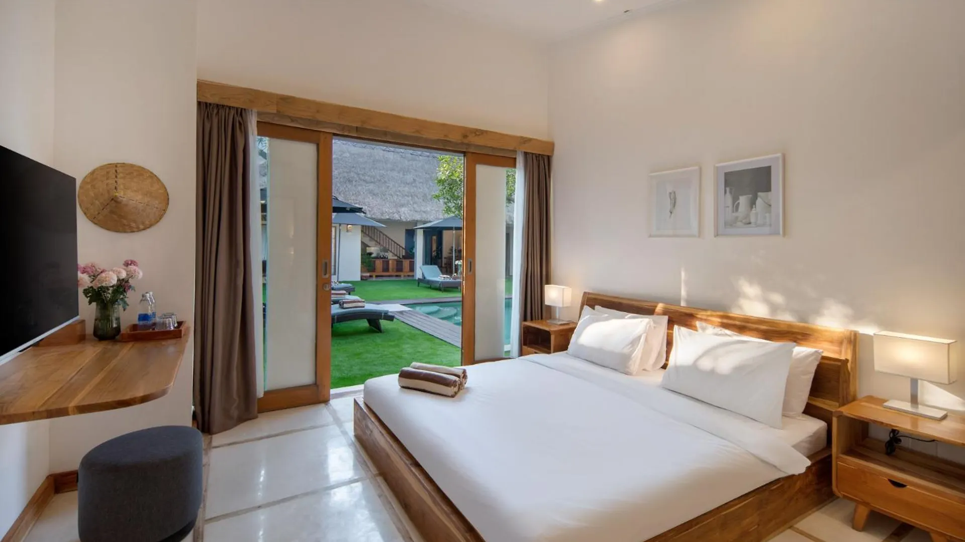 Big & Private 9 Bed, 9 Bath, Viola Villa, Pool, Best Location Seminyak  Seminyak (Bali)
